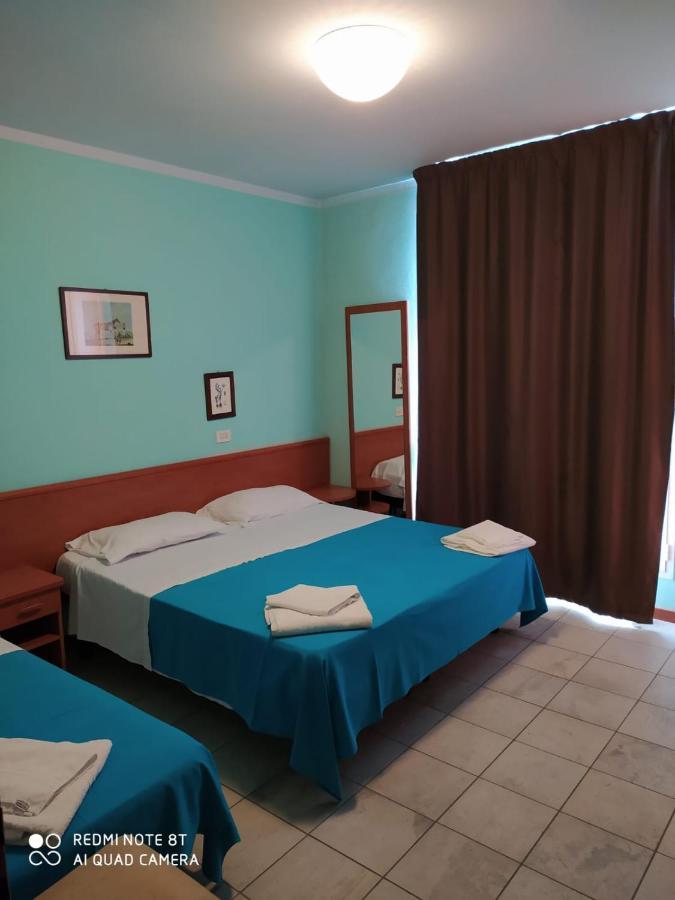 Hotel Blue Moon Rímini Exterior foto