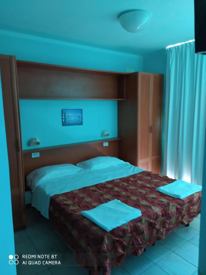 Hotel Blue Moon Rímini Exterior foto